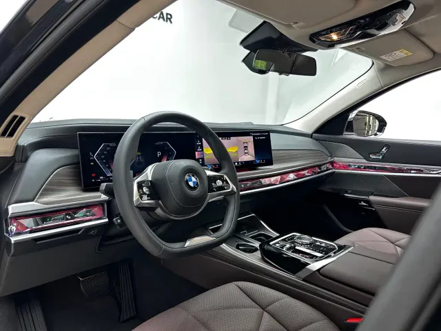 BMW 7 Series — Фото автомобиля 7