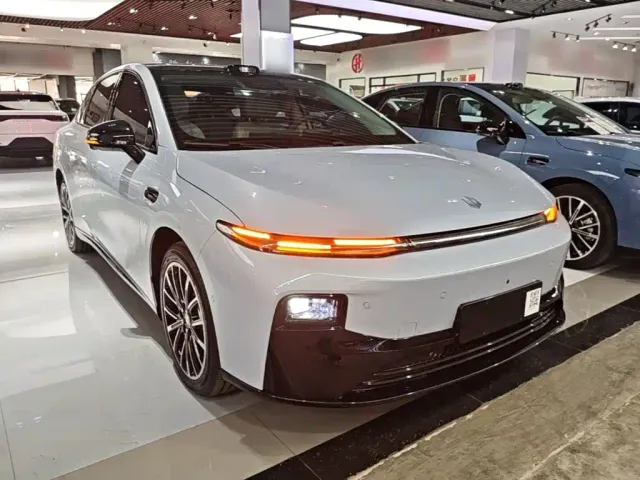 Leapmotor B01 — Фото автомобиля 3