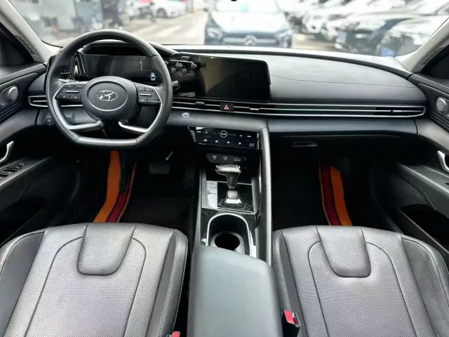 Hyundai Elantra — Фото автомобиля 7