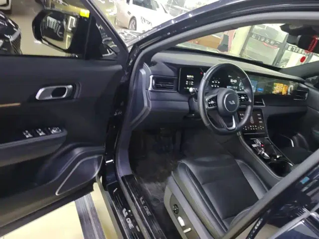 Li Auto ONE — Фото автомобиля 15