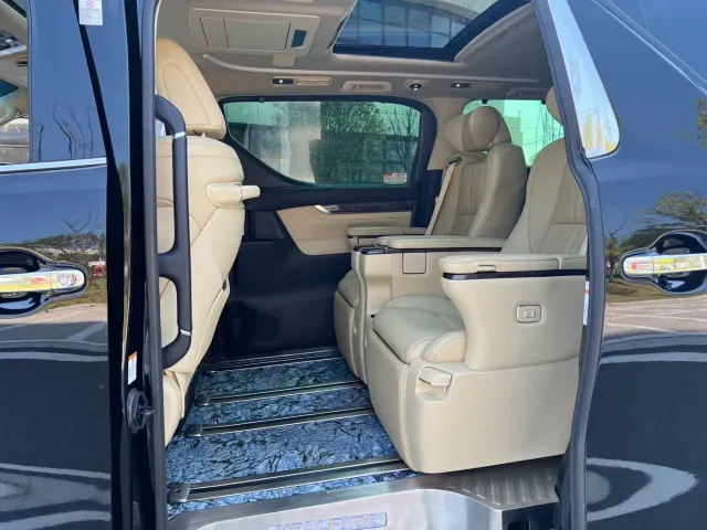 Toyota Vellfire — Фото автомобиля 9