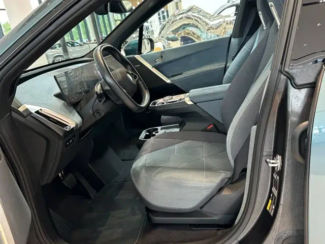 BMW iX — Фото автомобиля 10