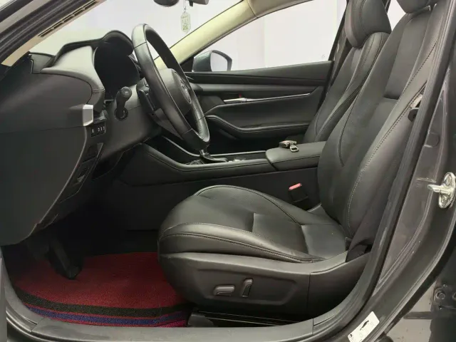 Mazda Axela — Фото автомобиля 7