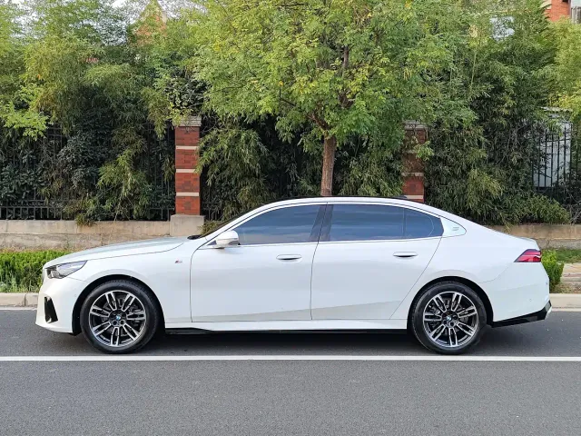 BMW 5 Series — Фото автомобиля 22