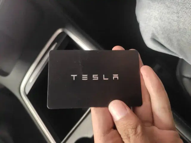 Tesla Model Y — Фото автомобиля 8