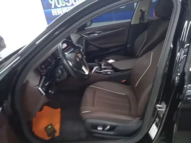 BMW 5 Series — Фото автомобиля 14
