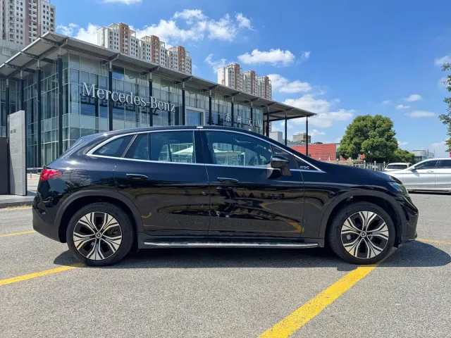 Mercedes-Benz EQE SUV — Фото автомобиля 4