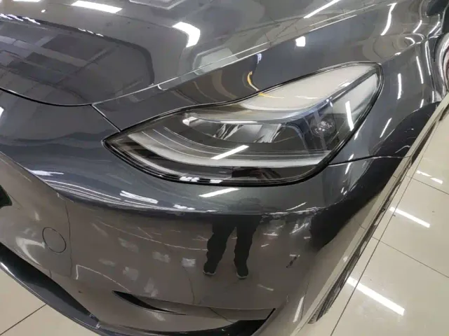 Tesla Model Y — Фото автомобиля 23
