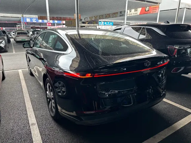 Changan Qiyuan A07 — Фото автомобиля 8