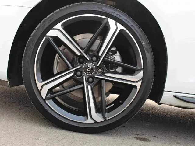 Audi A4L — Фото автомобиля 11