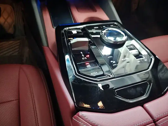 BMW 5 Series — Фото автомобиля 13