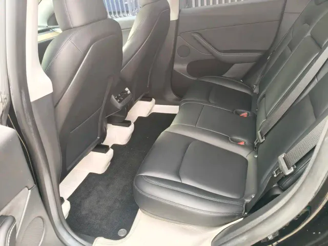 Tesla Model Y — Фото автомобиля 9