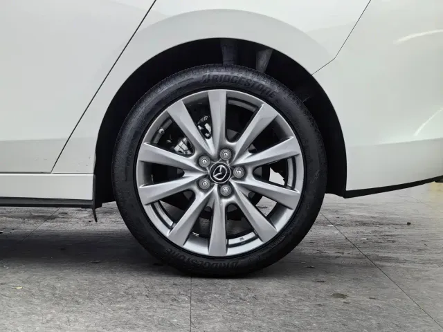 Mazda Axela — Фото автомобиля 12