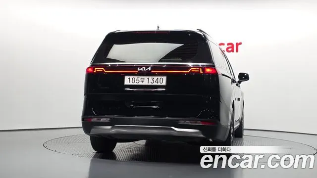 Kia Carnival Generation 4 — Фото автомобиля 4