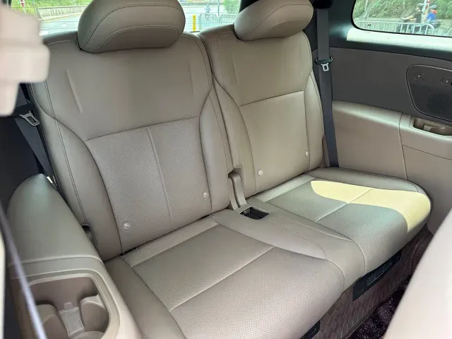 Li Auto i8 — Фото автомобиля 13