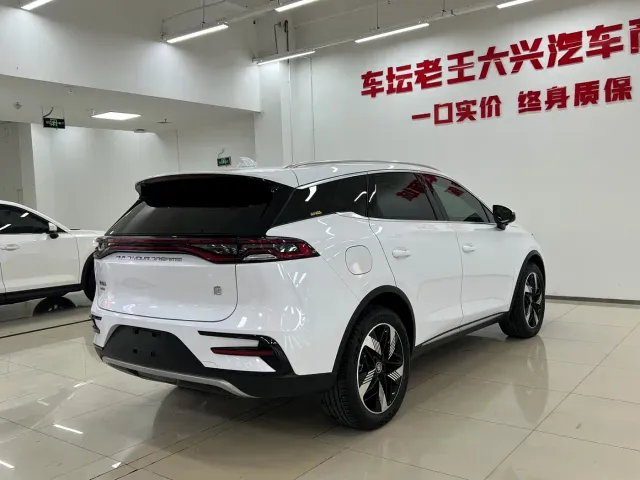 BYD Tang — Фото автомобиля 7