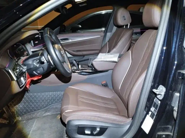 BMW 5 Series — Фото автомобиля 11