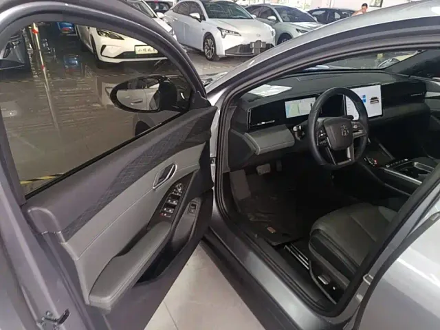 BYD Qin L — Фото автомобиля 11