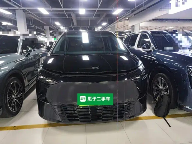 Xpeng X9 — Фото автомобиля 2