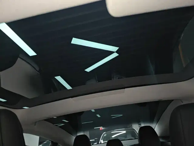 Tesla Model 3 — Фото автомобиля 17