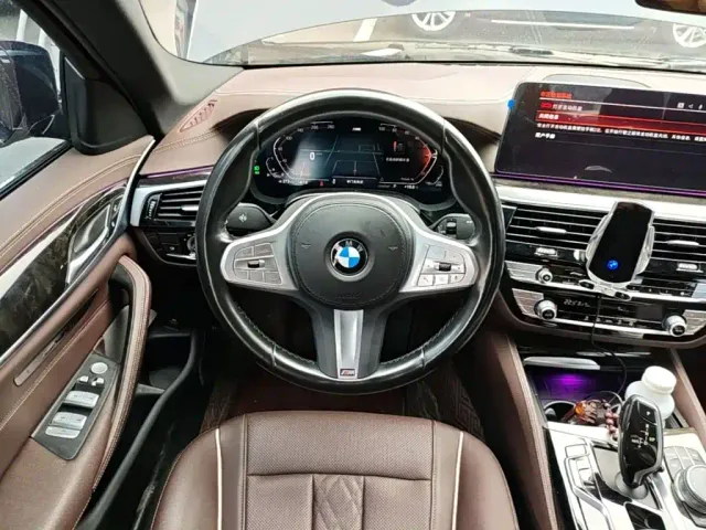BMW 5 Series — Фото автомобиля 10