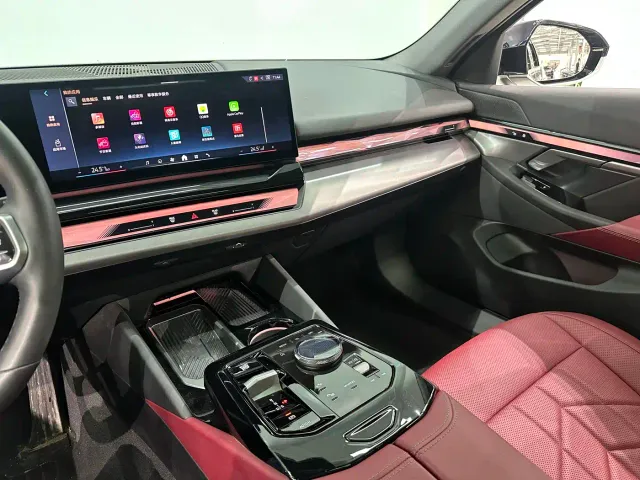 BMW 5 Series — Фото автомобиля 12