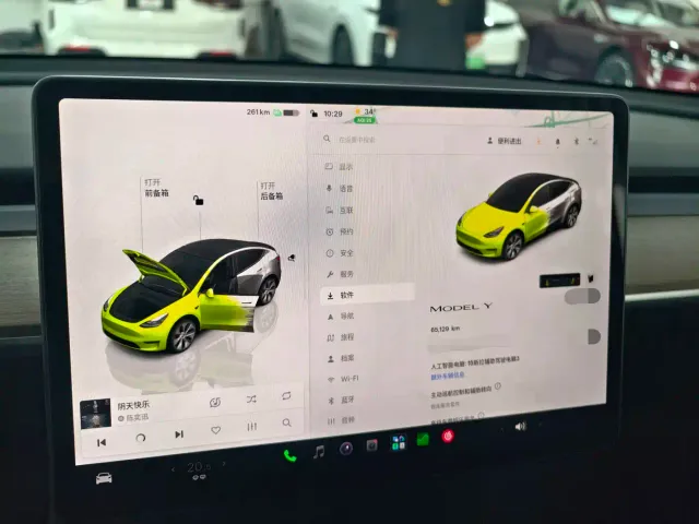 Tesla Model Y — Фото автомобиля 13