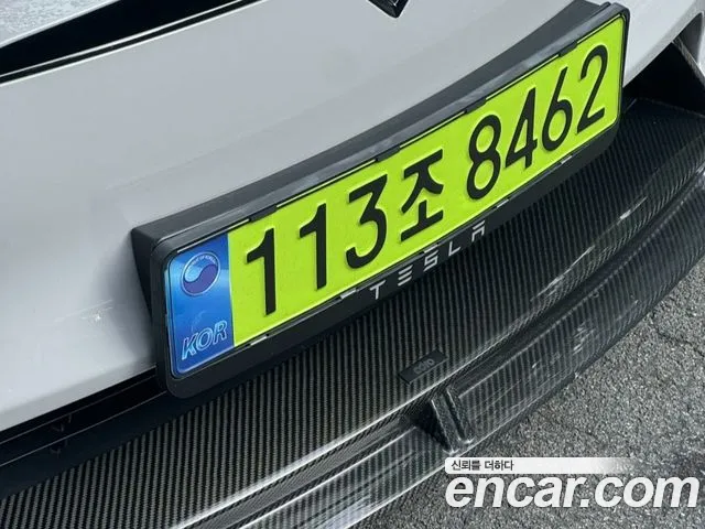 Tesla Model S — Фото автомобиля 15