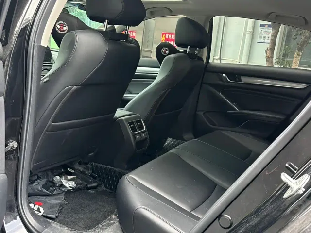 Honda Accord — Фото автомобиля 4