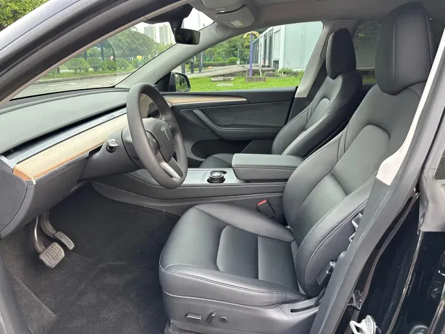 Tesla Model Y — Фото автомобиля 10