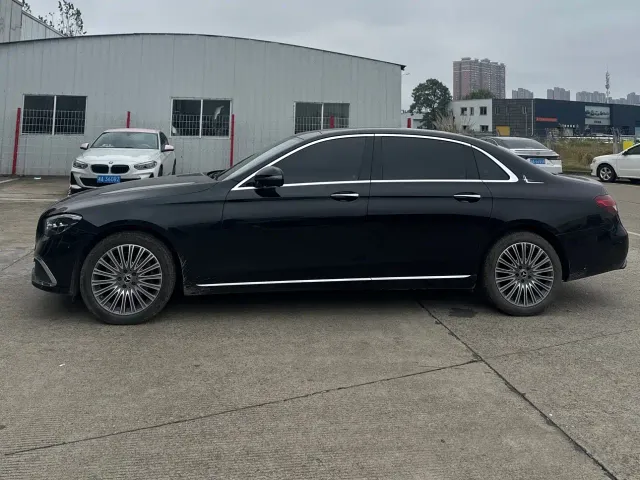 Mercedes-Benz E-Class — Фото автомобиля 3