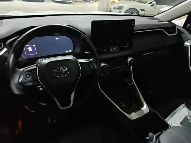 Toyota RAV4 — Фото автомобиля 5