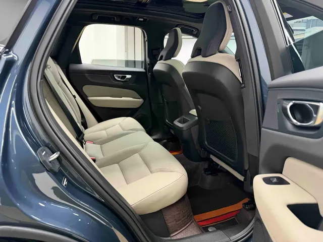 Volvo XC60 — Фото автомобиля 21