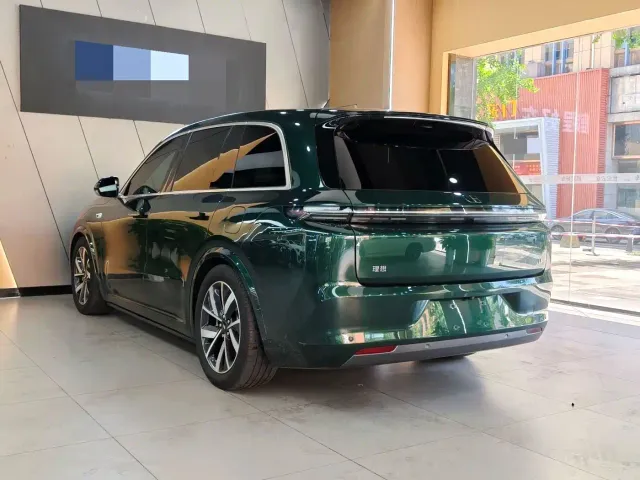 Li Auto L8 — Фото автомобиля 9