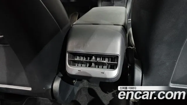 Tesla Model Y — Фото автомобиля 25