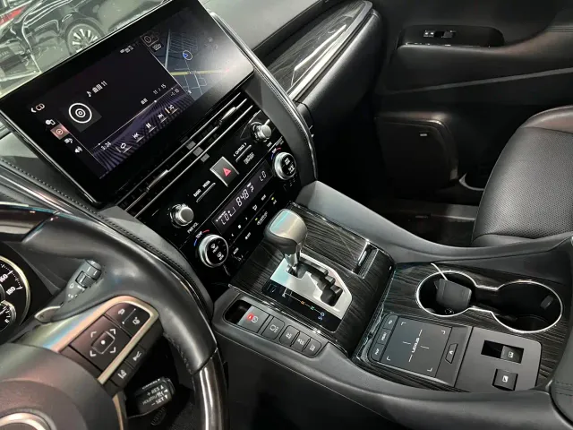 Lexus LM — Фото автомобиля 25