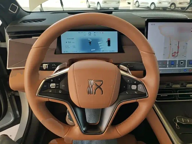 BYD Han L — Фото автомобиля 10