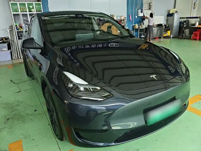Tesla Model Y — Фото автомобиля 3