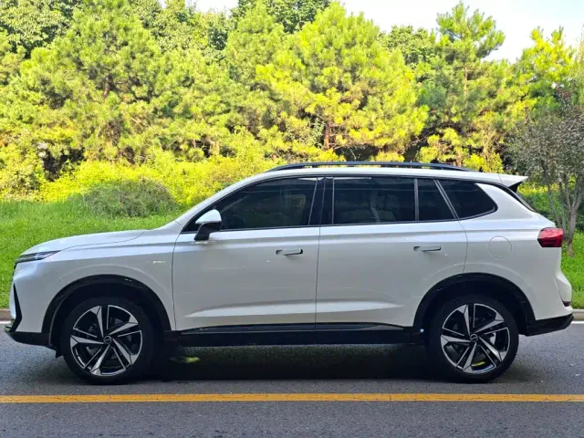 Roewe Roewe RX5 MAX 2022 1.5T Auto Promising Luxury Edition — Фото автомобиля 3