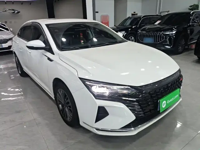 Dongfeng Yixuan MAX — Фото автомобиля 3