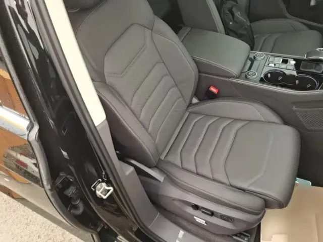 Volkswagen Touareg — Фото автомобиля 24