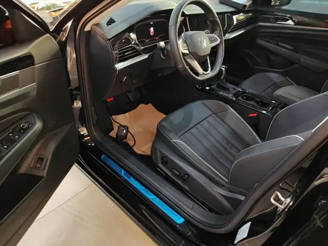 Volkswagen Passat — Фото автомобиля 15
