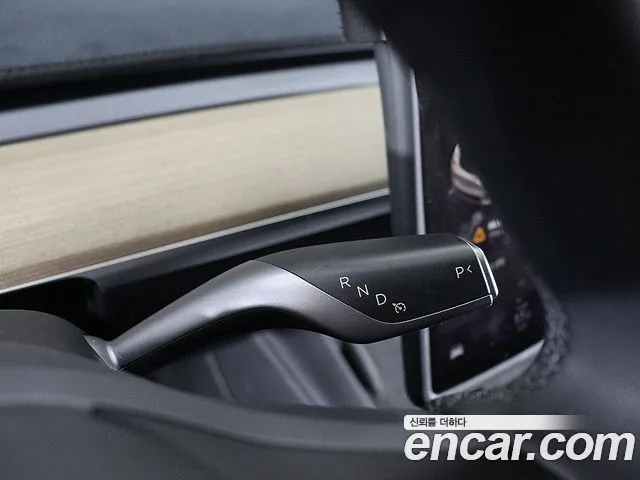 Tesla Model Y — Фото автомобиля 9