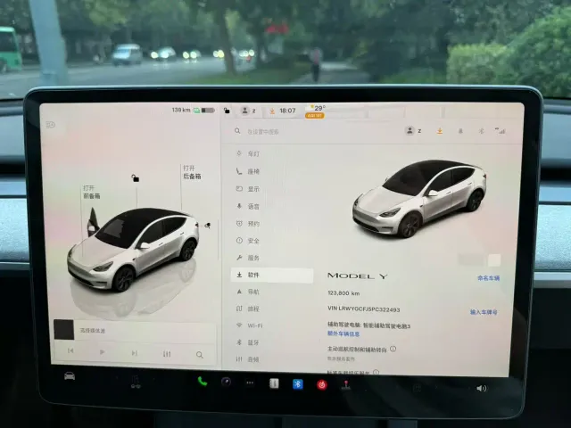 Tesla Model Y — Фото автомобиля 7