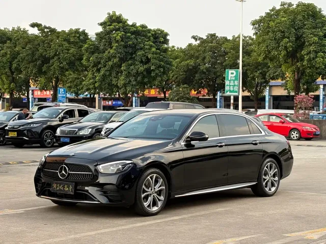 Фотография автомобиля — Mercedes-Benz E-Class