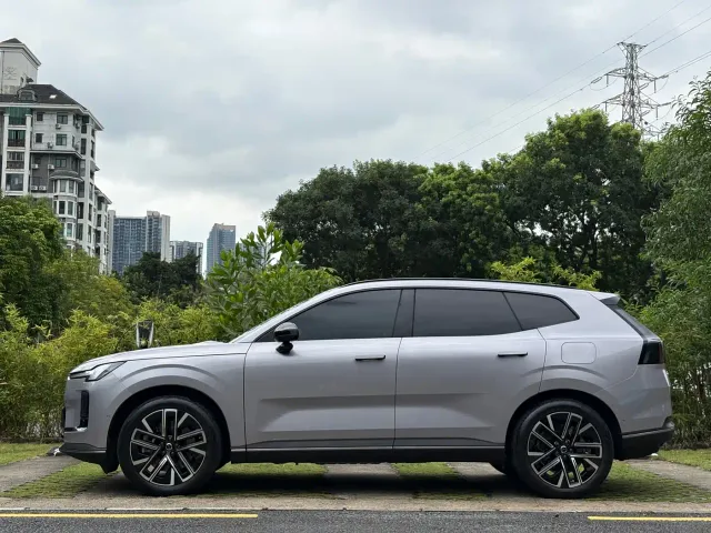 Volvo XC70 Plug-in Hybrid — Фото автомобиля 3