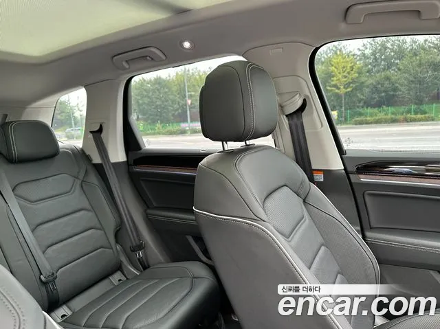Volkswagen Touareg 3rd Gen — Фото автомобиля 10