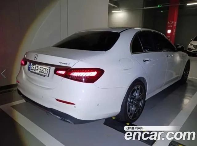 Mercedes-Benz E-Class — Фото автомобиля 2