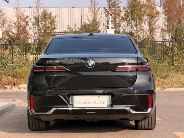 BMW i7 — Фото автомобиля 23