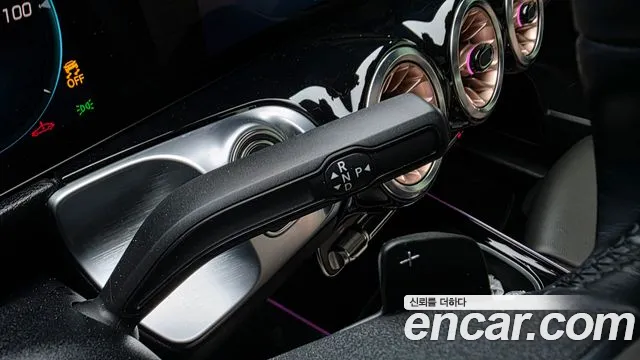 Mercedes-Benz EQB — Фото автомобиля 9